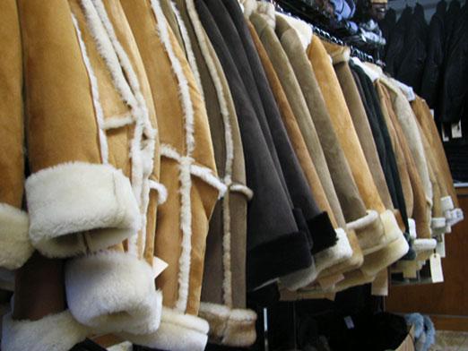 How to peel a sheepskin coat?