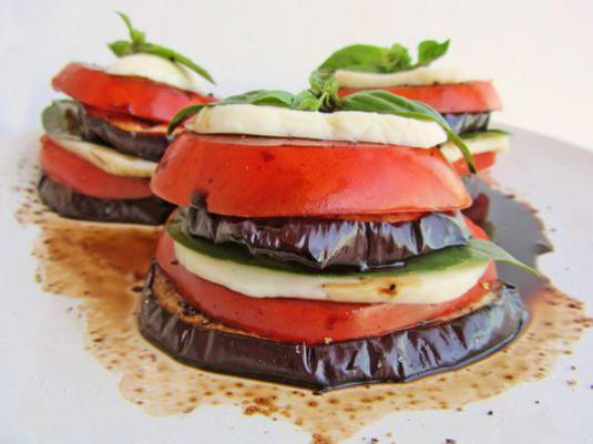 How to cook aubergines with tomatoes?