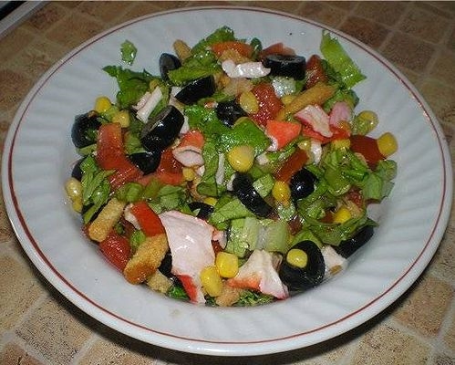 Greek salad with croutons