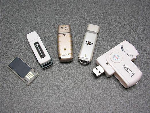 How to download music on a USB flash drive?