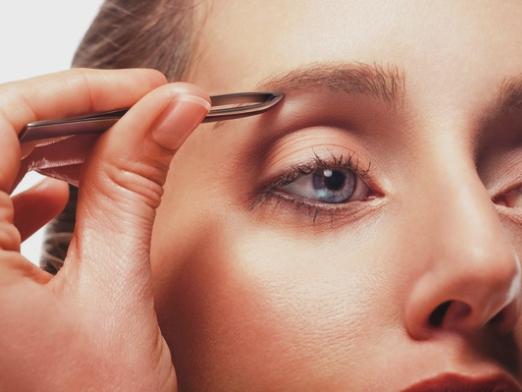 How can I pluck my eyebrows without pain?