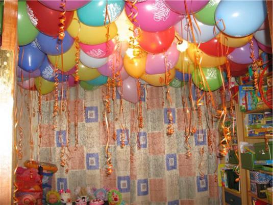 How to decorate a room for a birthday?