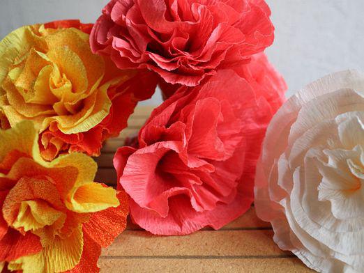 How to make a flower from corrugated paper?