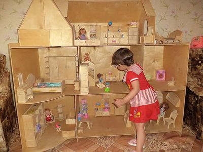 How to make a house for Barbie?