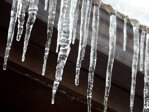 Why do icicles appear?